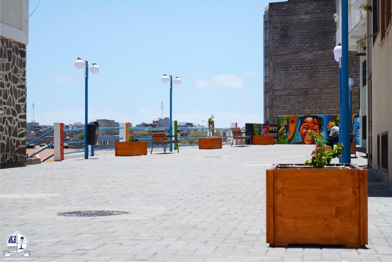 Fully Equipped 3-Bedroom Apt In Downtown Praia Exterior foto